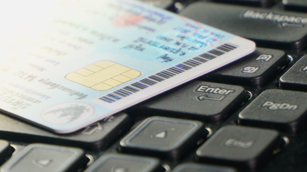 Cărți de identitate electronică în România: unde se emit primele buletine