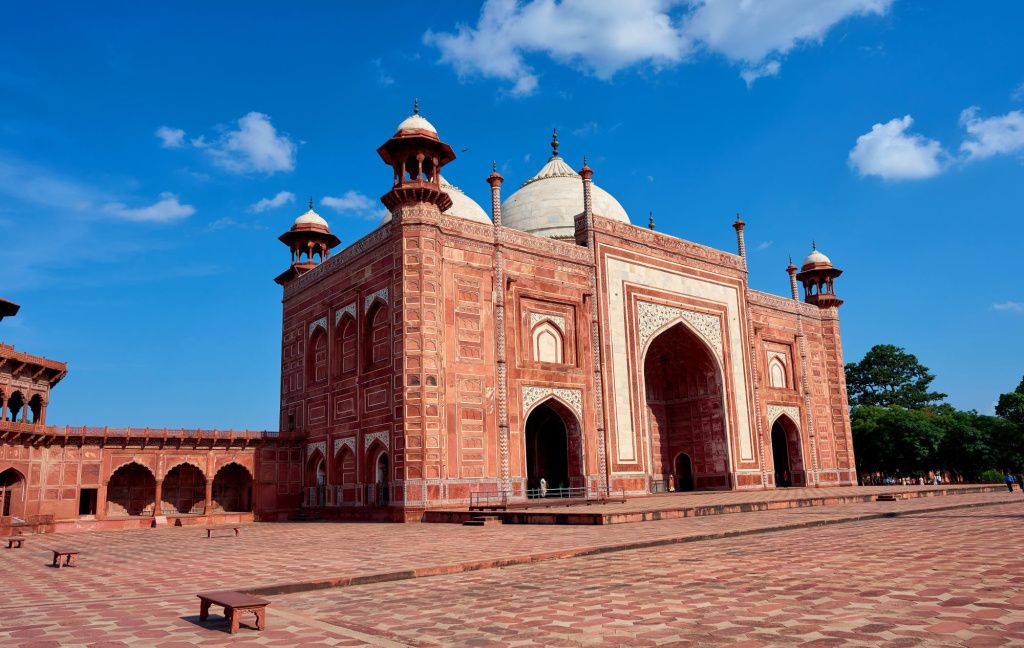 Clădiri celebre | Taj Mahal, povestea și legendele palatului declarație de dragoste, care trebuia - Imagine 10