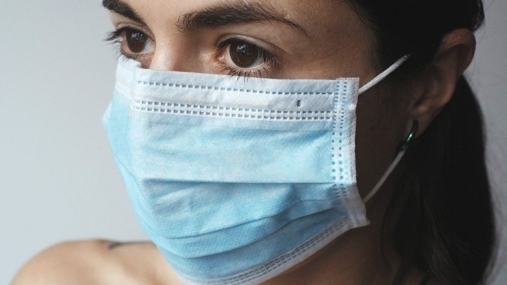 Masca devine obligatorie și în județele Dolj și Sibiu