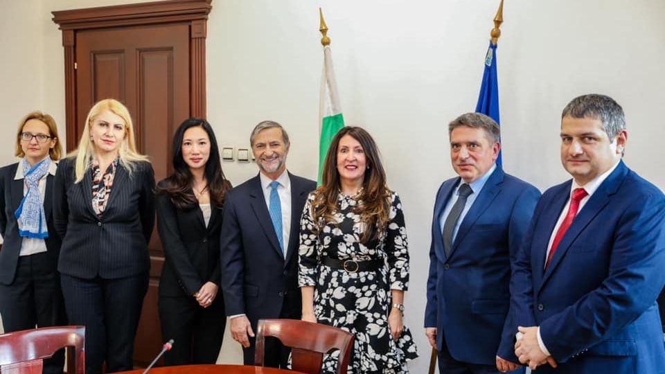 Statele Unite au desemnat, in premiera, un reprezentant special care se va ocupa de problema coruptiei, spalarii banilor si crimei organizate in Romania