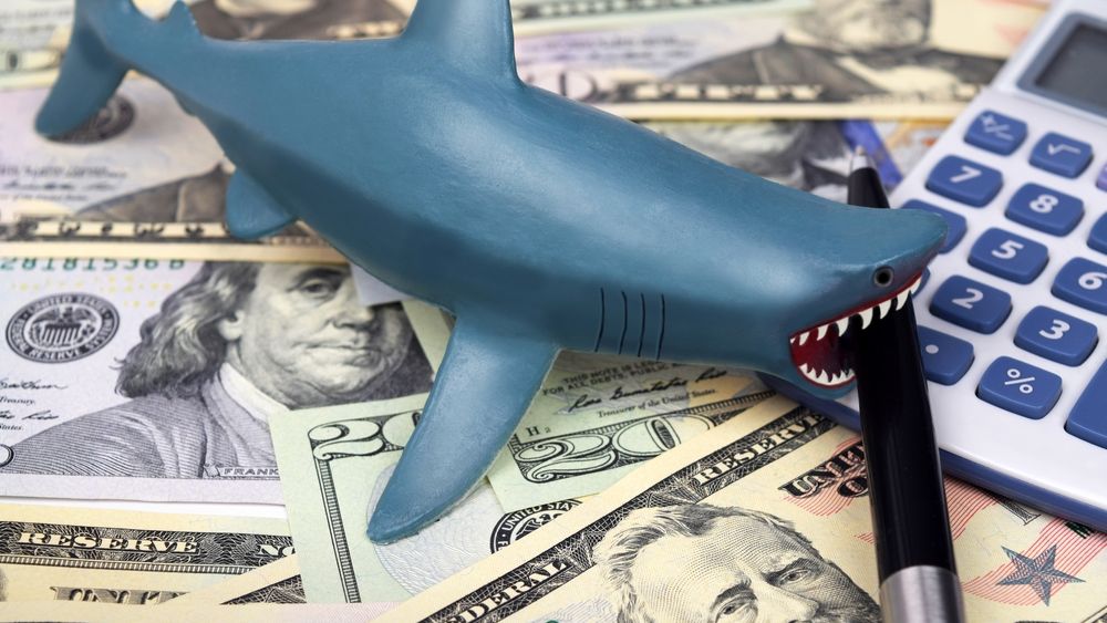 Românii au mai multă încredere în bănci: doar 4% le mai consideră „țepare”