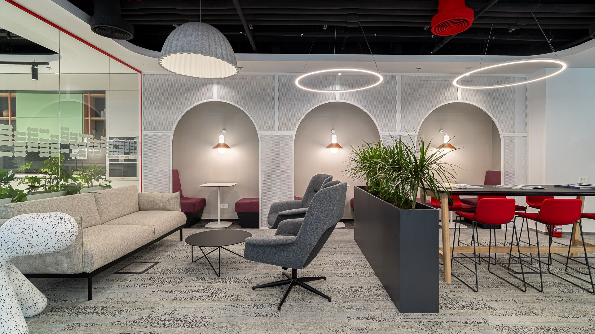 Cum îți poți transforma biroul într-un spațiu care motivează angajații și optimizează costurile