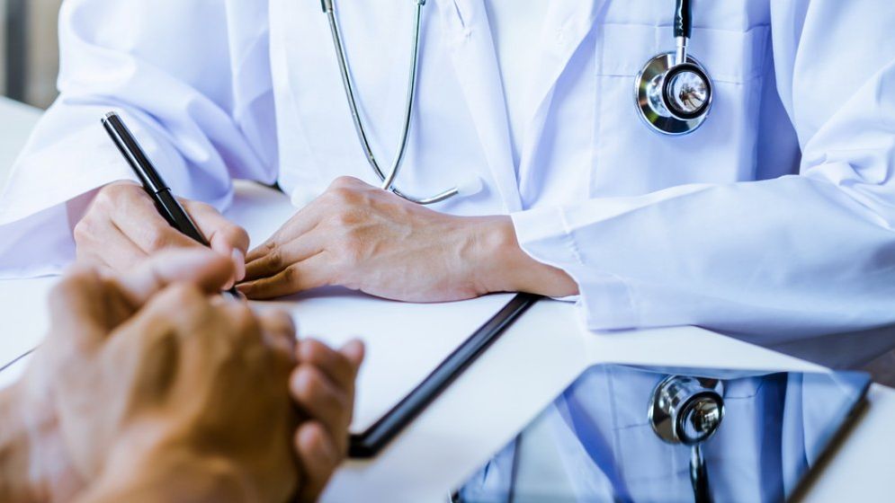Sporuri pentru medici și asistenți în 2026. Schimbările propuse în noua Lege a salarizării
