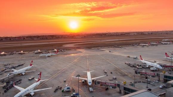 Aeroportul Ataturk din Istanbul se inchide. Atentionare de calatorie emisa de MAE pentru turistii romani
