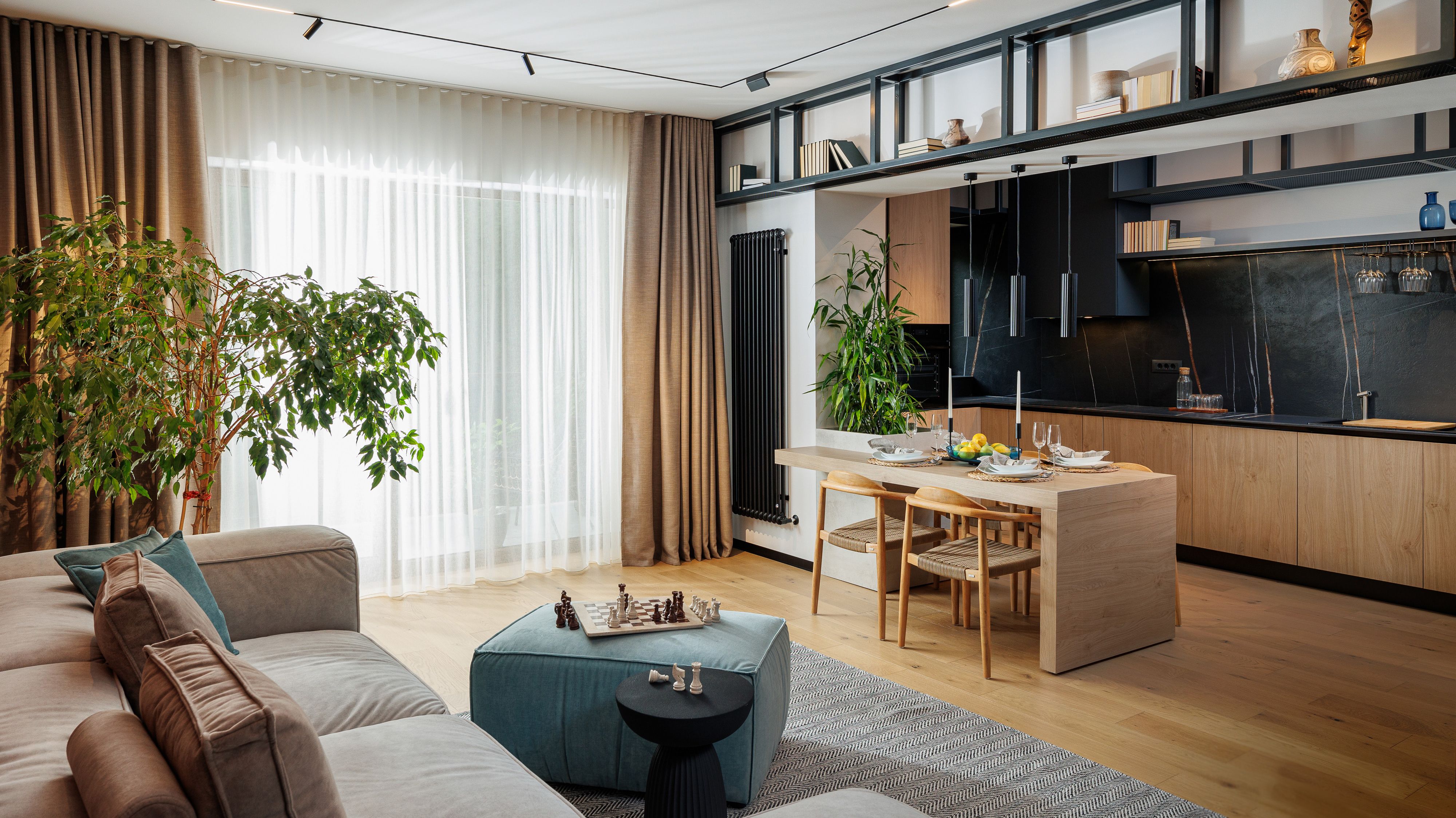 GALERIE FOTO | Bogații României dau pe o amenajare cât alții pe 3 apartamente de 2 camere în București