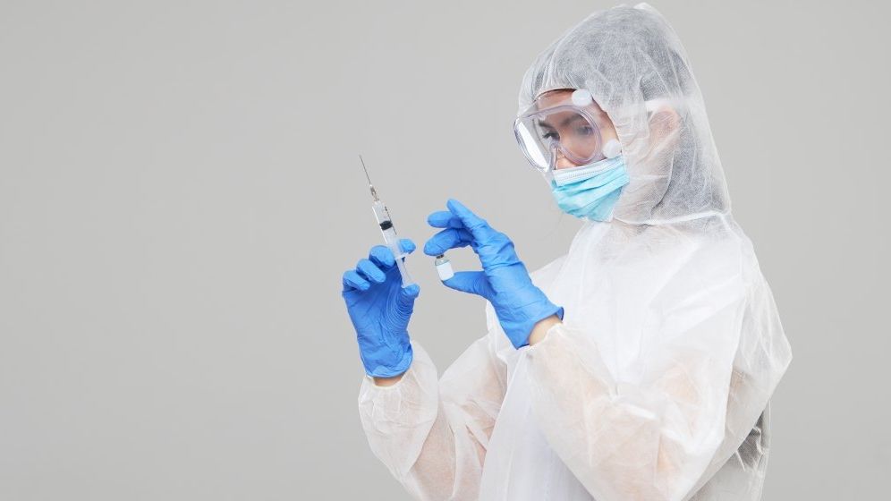 Din martie, cei de peste 16 ani, cu boli cronice, se pot programa pentru vaccin