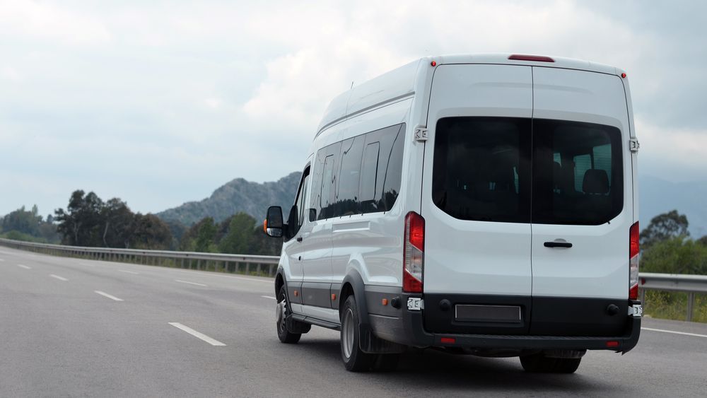 Ancheta in Neamt dupa ce mai multi bolnavi de TBC au fost transportati la vot cu microbuzul scolar