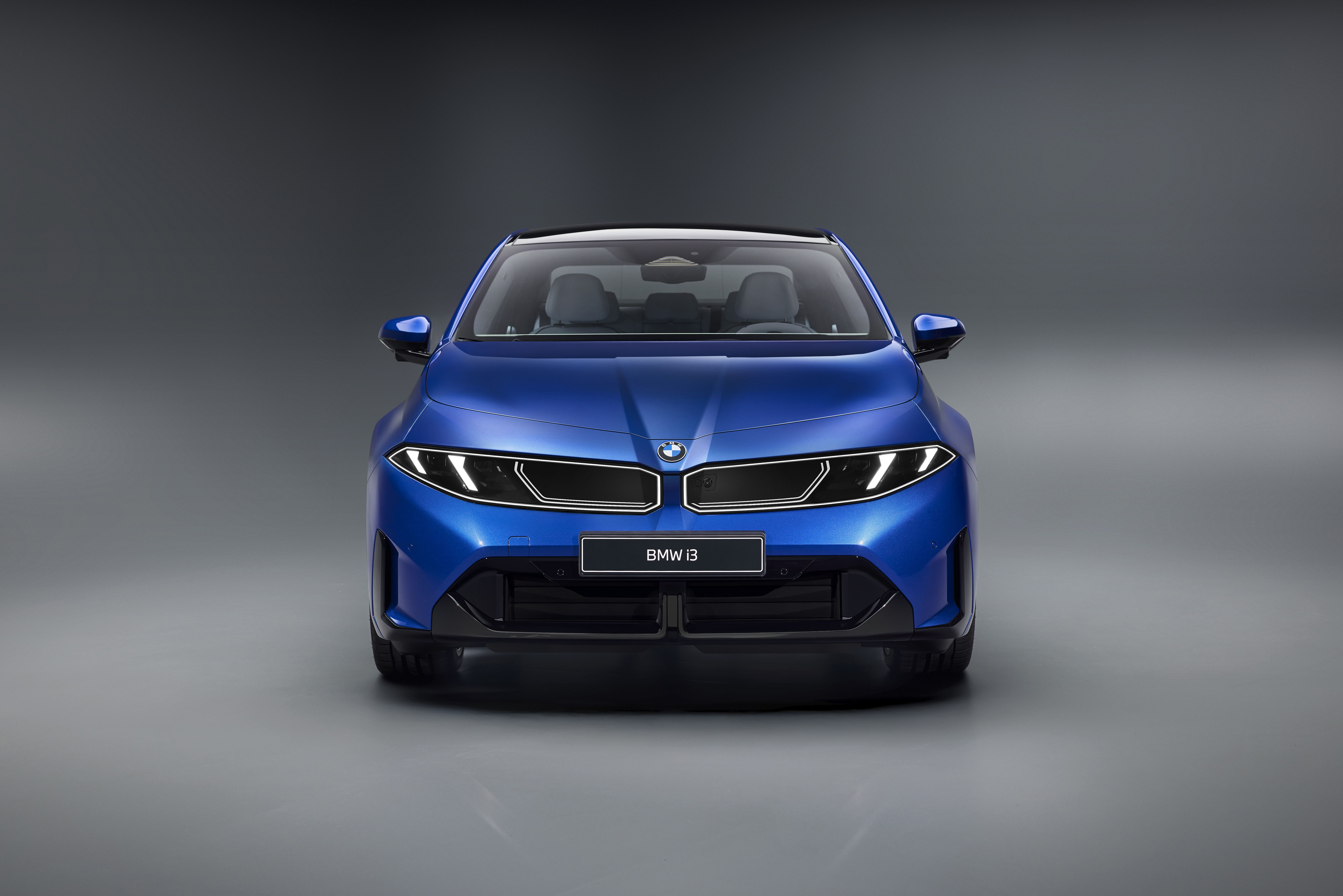 FOTO | BMW aduce rețeta „Neue Klasse” în lumea berlinelor. Ce autonomie și ce performanțe are noul i3 - Poza 7