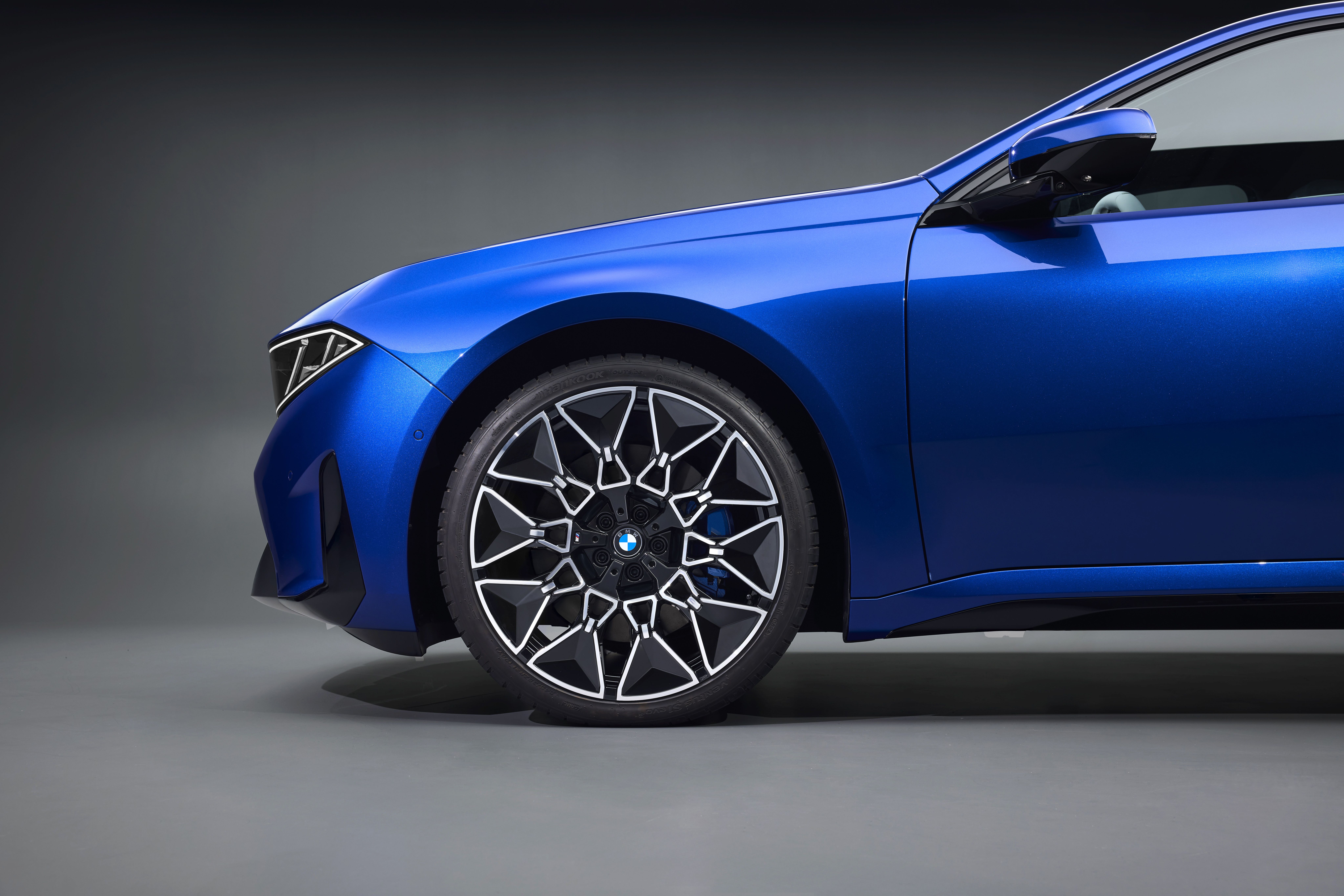 FOTO | BMW aduce rețeta „Neue Klasse” în lumea berlinelor. Ce autonomie și ce performanțe are noul i3 - Poza 9