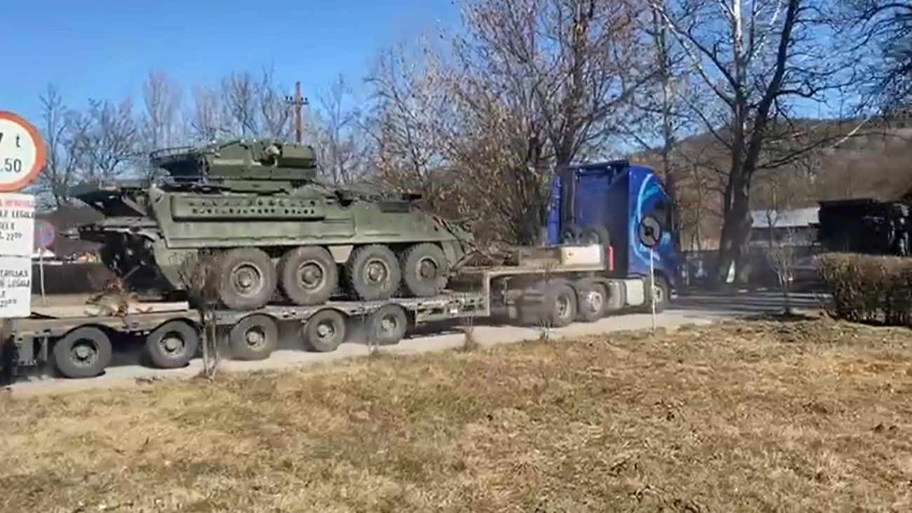 Cum arată primul convoi cu tehnică militară SUA trimis în România: șeful NATO și Iohannis vor fi prezenți la baza din Kogălniceanu