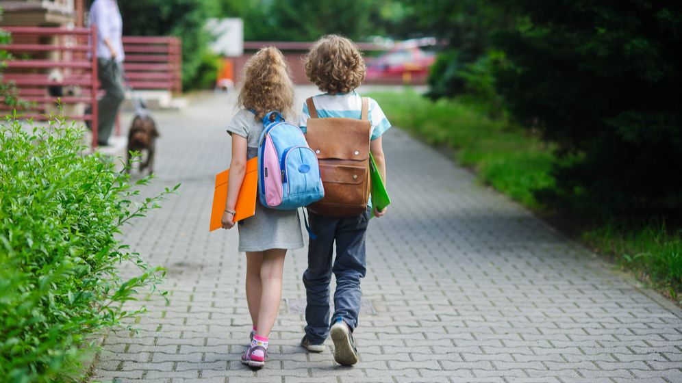 Studiu: Nu există nicio legătură între redeschiderea școlilor și numărul mare de îmbolnăviri de coronavirus