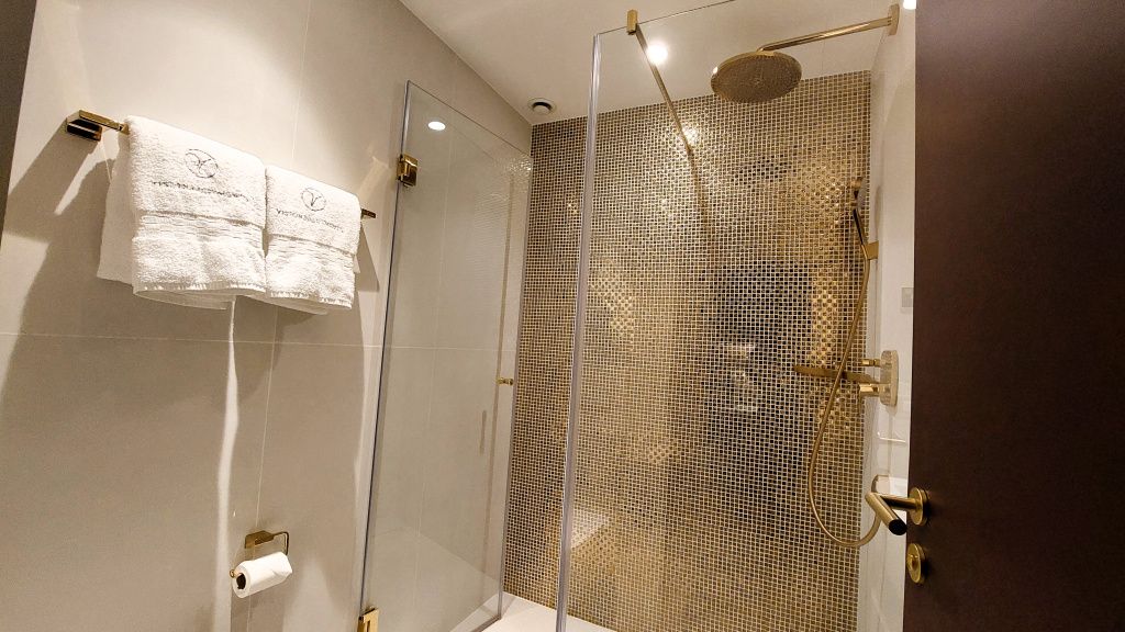 GALERIE FOTO | Cum arată apartamentele milionarei Anja Graf din centrul Capitalei - Imagine 77