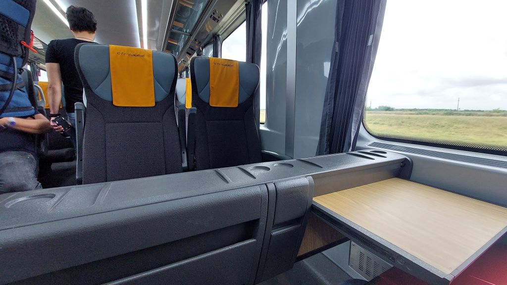 Vagon Clasa II 21-91 Bmpz (produs de Astra Arad, recent moderniat la atelierele CFR Grivița)