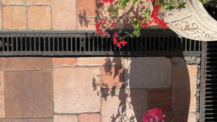 Cum să-ți instalezi singur rigola în grădină? Sfaturi și recomandări