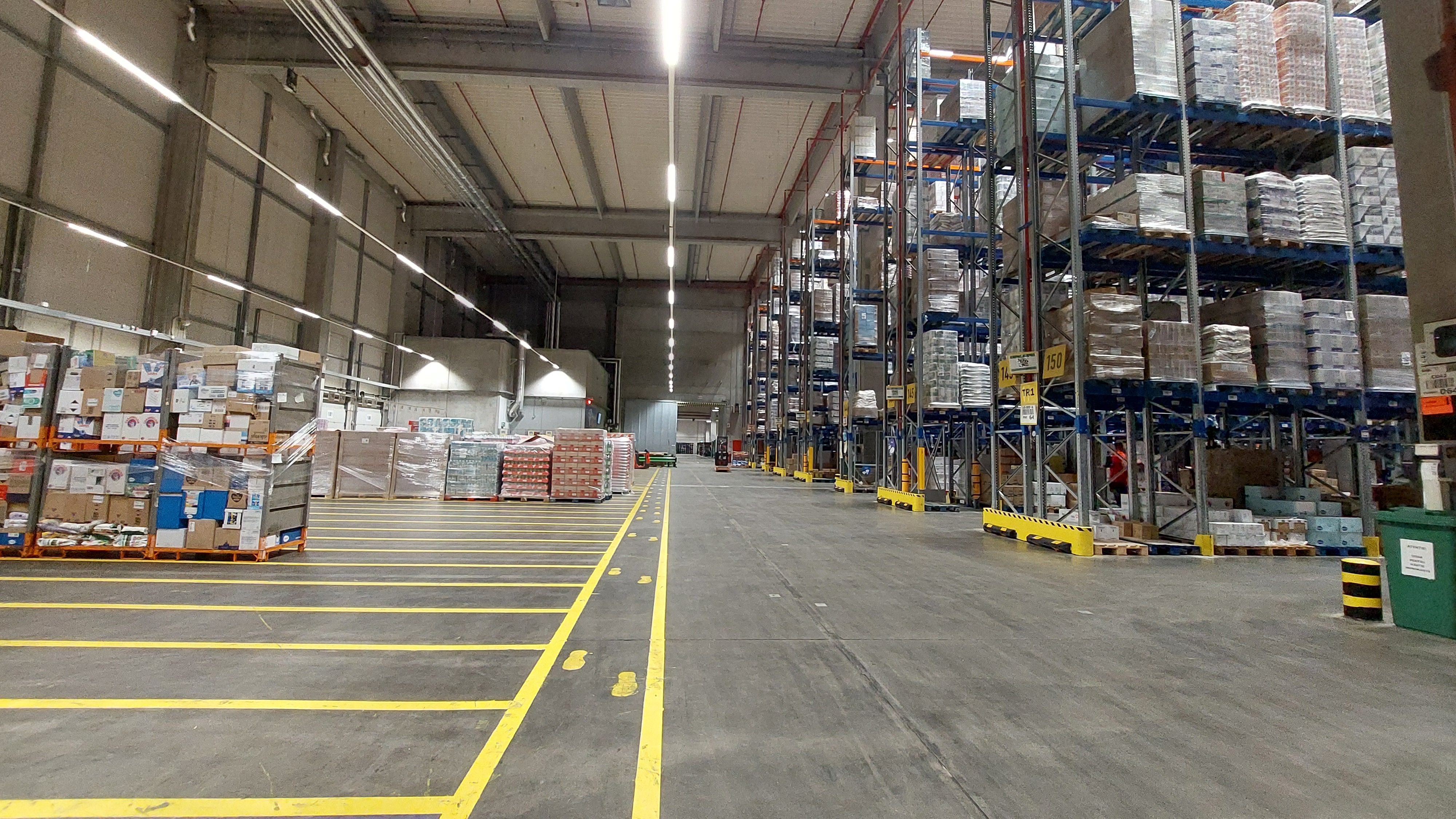 FOTO | ”Mașinăria” din spatele magazinelor Kaufland: Imagini exclusive din centrul logistic de la Turda al nemților - Poza 17