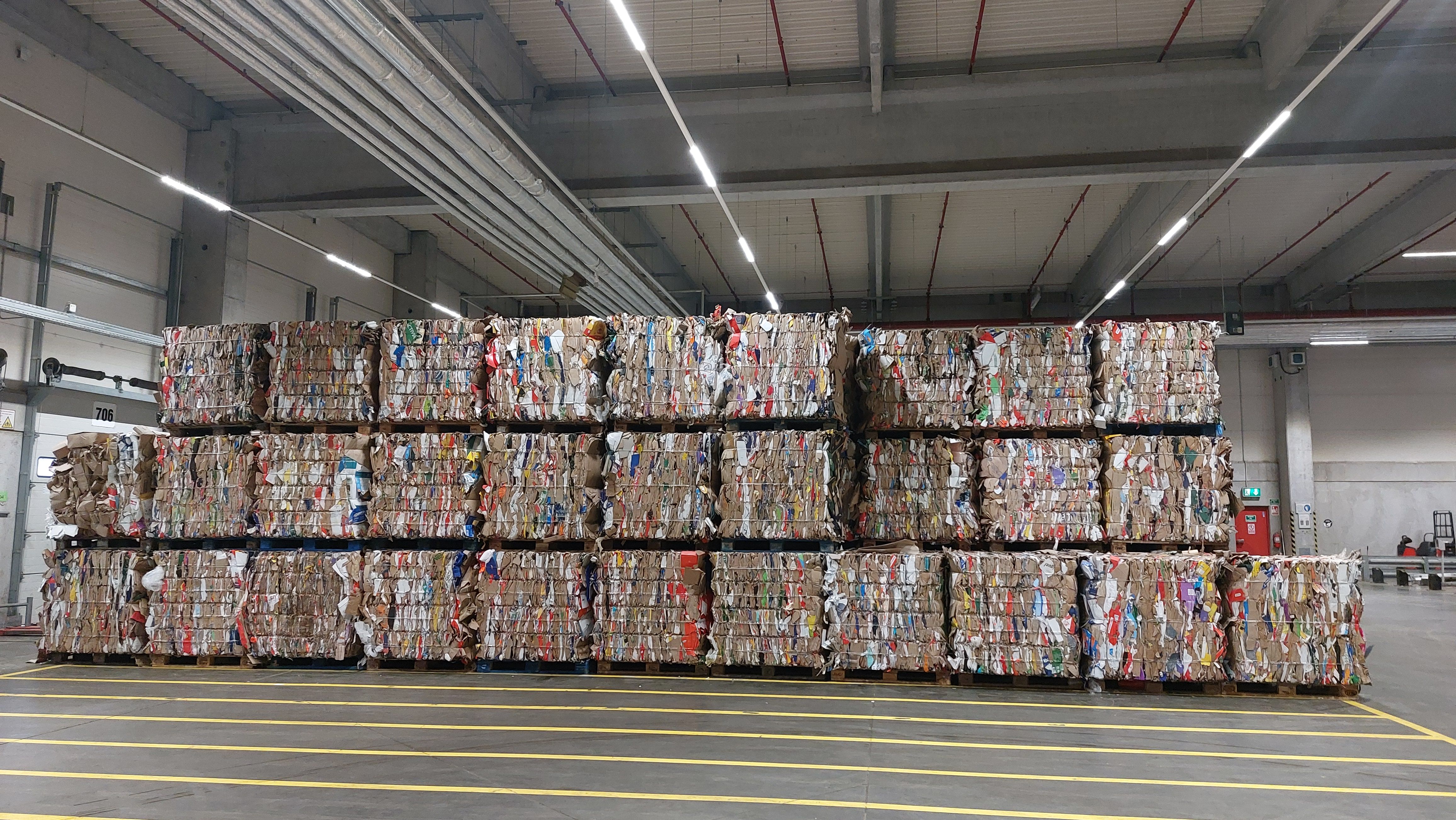 FOTO | ”Mașinăria” din spatele magazinelor Kaufland: Imagini exclusive din centrul logistic de la Turda al nemților - Poza 12