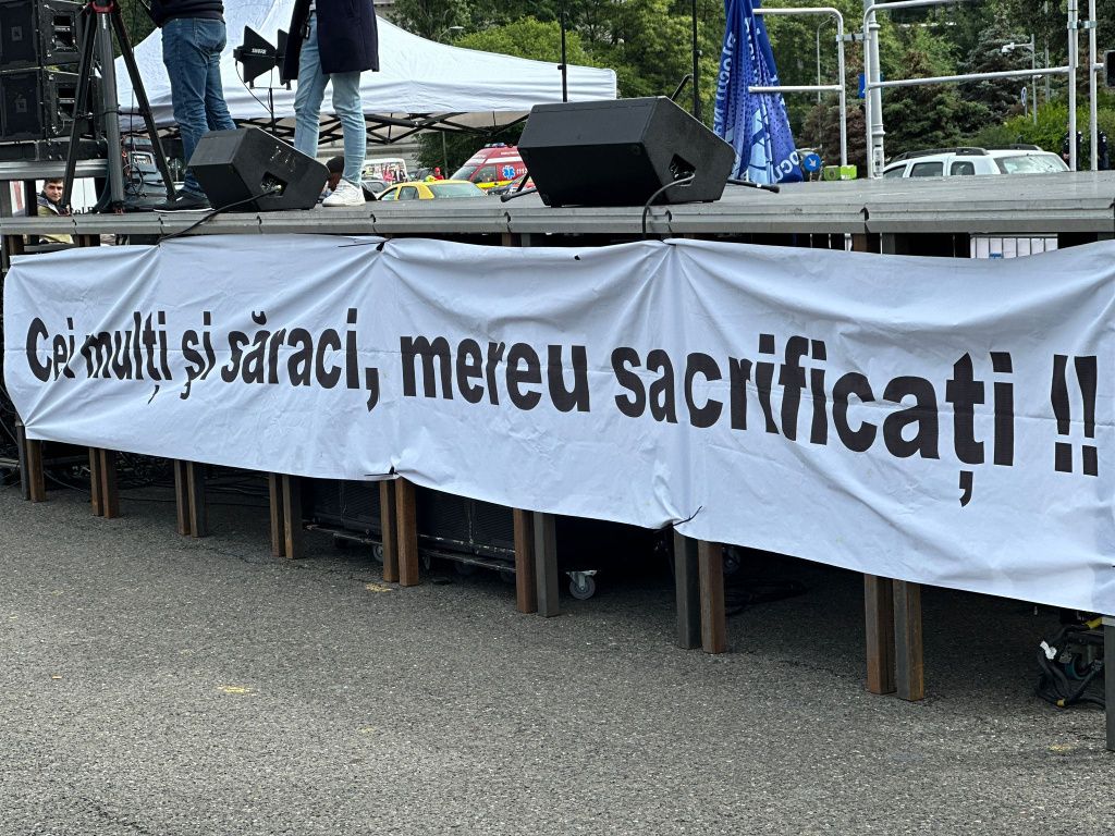 FOTO: Mai multe organizații sindicale protestează în fața Guvernului și cer reducerea fiscalitÄ - Imagine 2