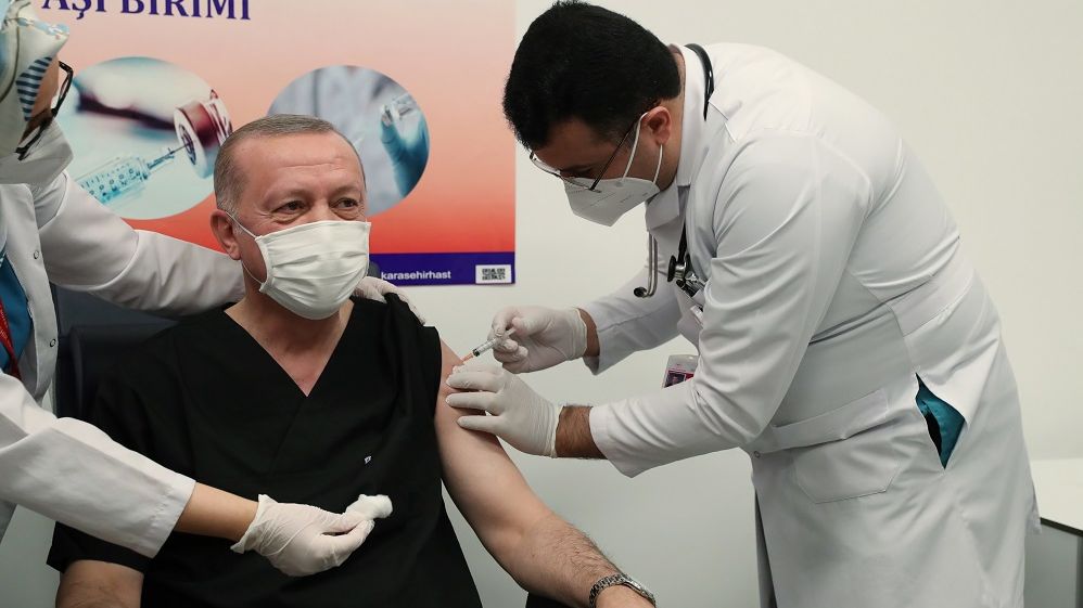 Erdogan, președintele Turciei, s-a vaccinat în direct cu vaccinul chinezesc