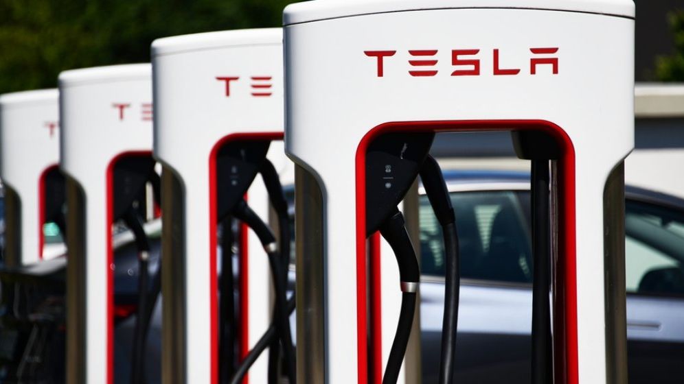 Tesla anunță noi prețuri pentru rețeaua proprie de puncte de încărcare. Care sunt tarifele în România