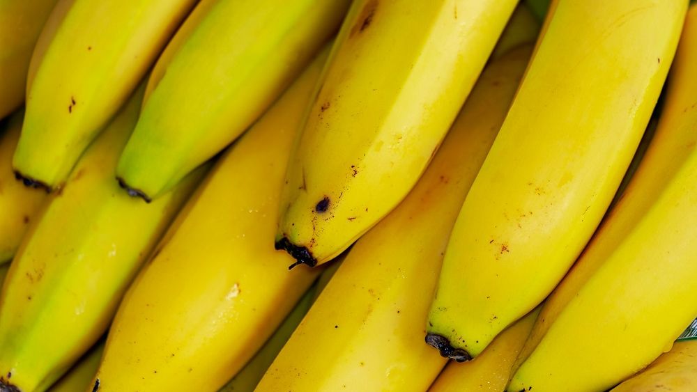 Banane cu pesticide, restrase dintr-un mare retailer din România