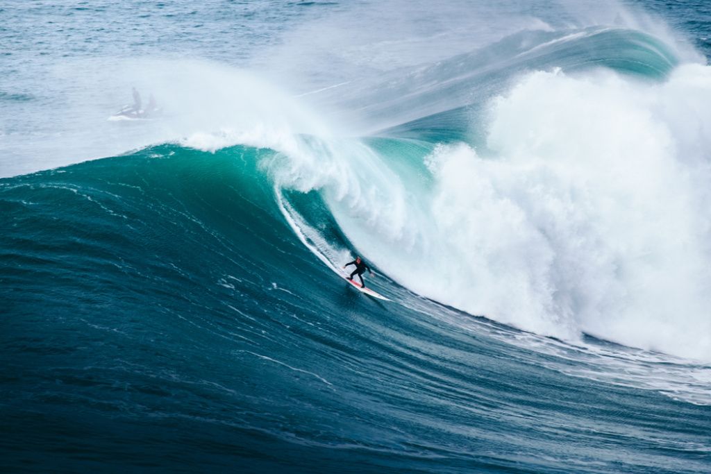 Nazaré, Portugalia: ce poți face în orășelul surferilor, unde valurile ajung până la 30m - Imagine 3