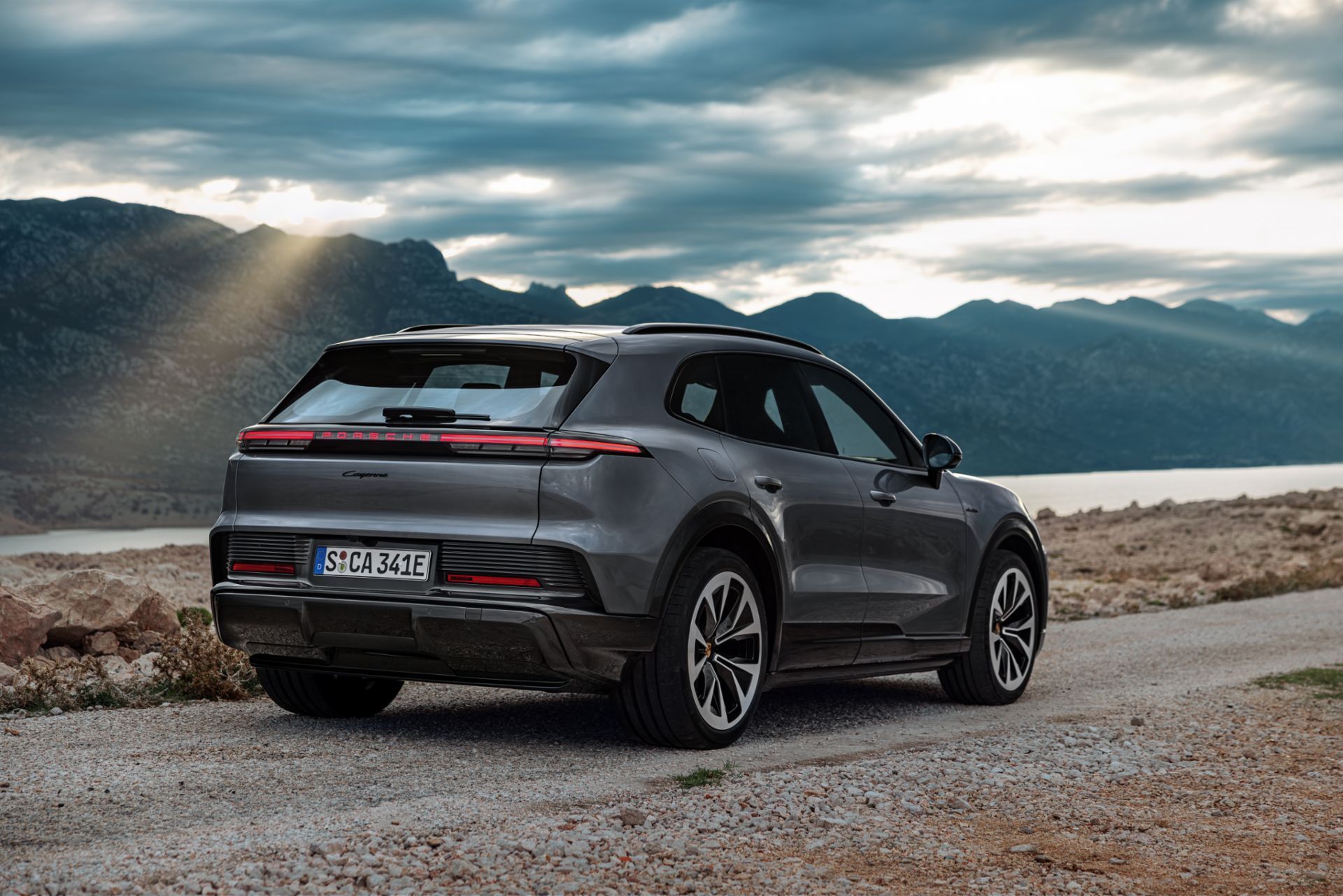 FOTO | Cel mai puternic Porsche din toate timpurile este aici. Noul Cayenne Electric aduce tehnologie futuristă și un preț cu cinci zerouri - Poza 5