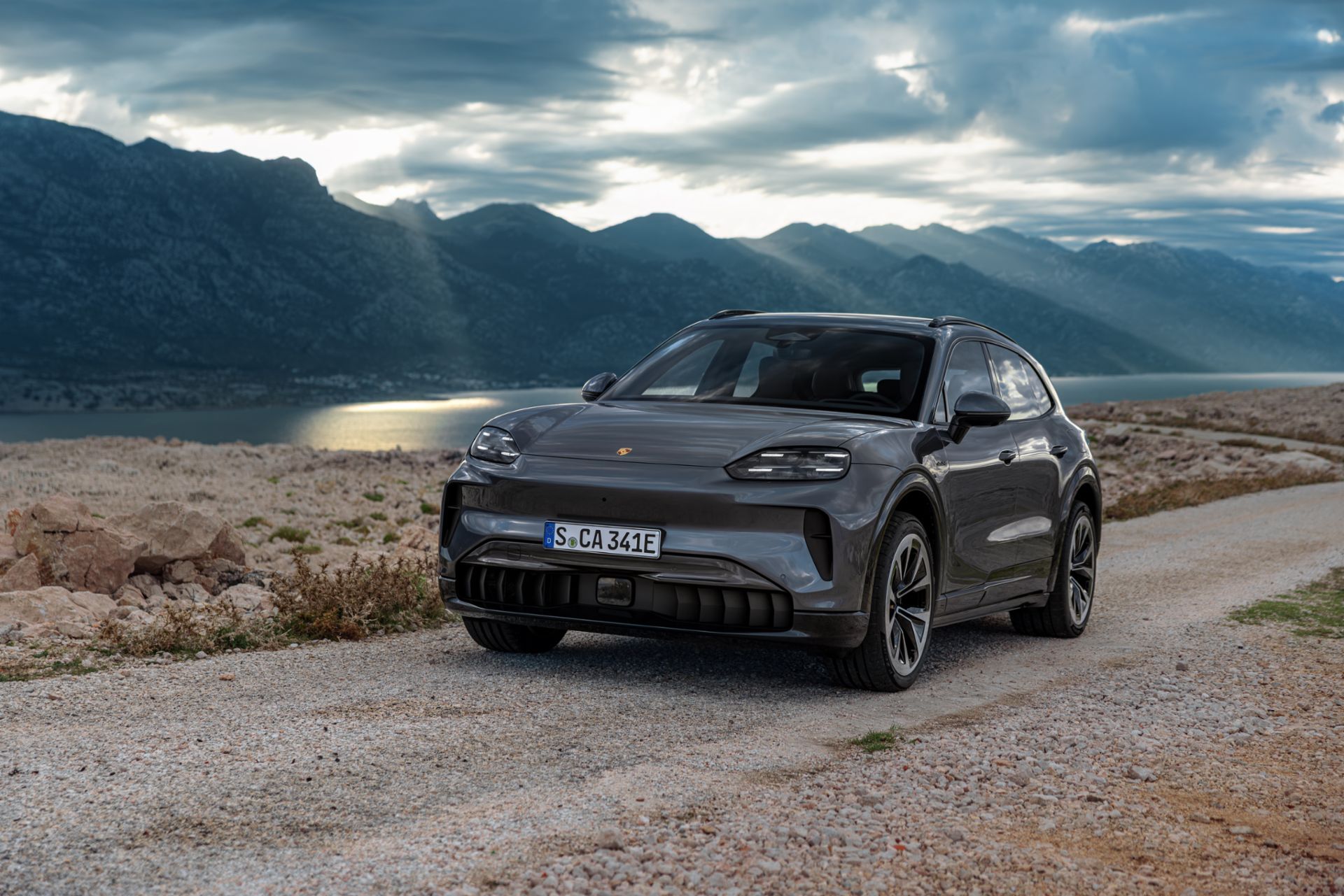 FOTO | Cel mai puternic Porsche din toate timpurile este aici. Noul Cayenne Electric aduce tehnologie futuristă și un preț cu cinci zerouri - Poza 4