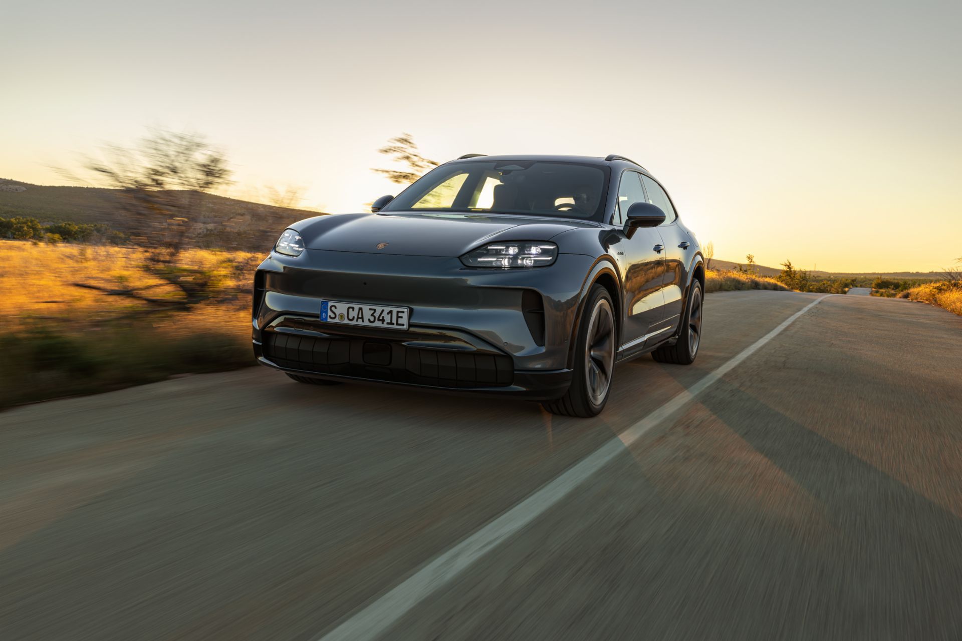 FOTO | Cel mai puternic Porsche din toate timpurile este aici. Noul Cayenne Electric aduce tehnologie futuristă și un preț cu cinci zerouri - Poza 9