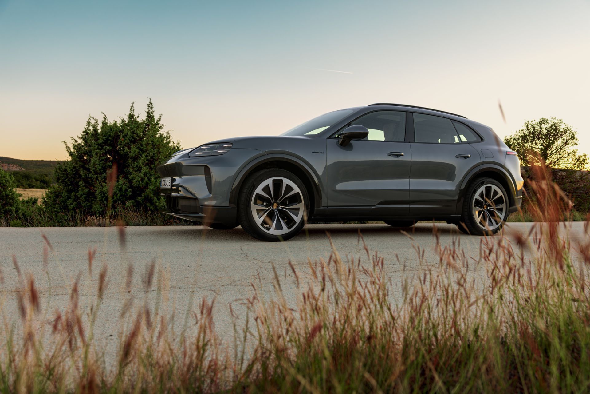 FOTO | Cel mai puternic Porsche din toate timpurile este aici. Noul Cayenne Electric aduce tehnologie futuristă și un preț cu cinci zerouri - Poza 3