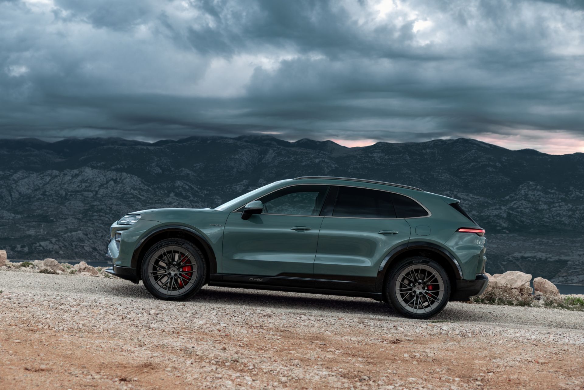 FOTO | Cel mai puternic Porsche din toate timpurile este aici. Noul Cayenne Electric aduce tehnologie futuristă și un preț cu cinci zerouri - Poza 1