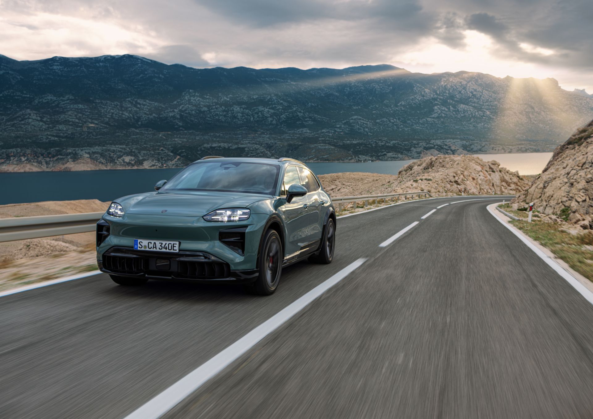 FOTO | Cel mai puternic Porsche din toate timpurile este aici. Noul Cayenne Electric aduce tehnologie futuristă și un preț cu cinci zerouri - Poza 7
