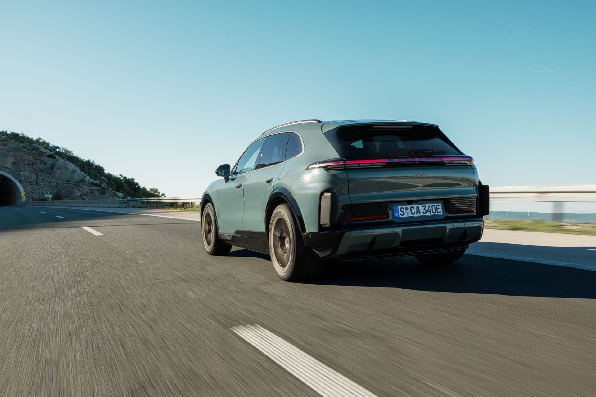 FOTO | Cel mai puternic Porsche din toate timpurile este aici. Noul Cayenne Electric aduce tehnologie futuristă și un preț cu cinci zerouri - Poza 8