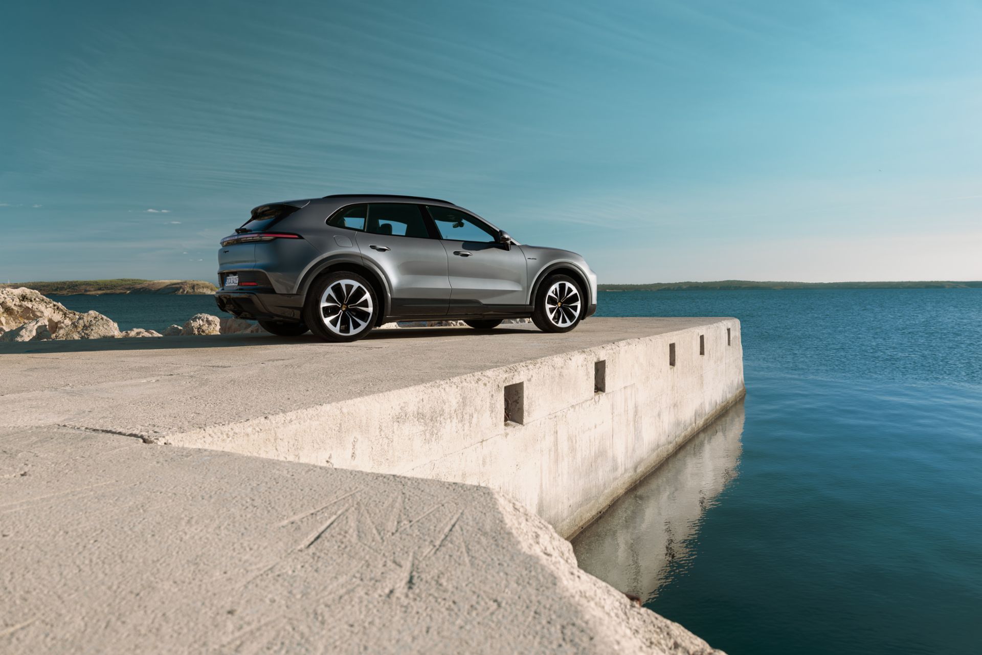 FOTO | Cel mai puternic Porsche din toate timpurile este aici. Noul Cayenne Electric aduce tehnologie futuristă și un preț cu cinci zerouri - Poza 2