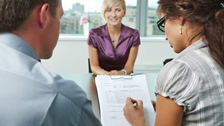 Sase intrebari destepte pe care candidatii uita sa le puna la interviul de angajare