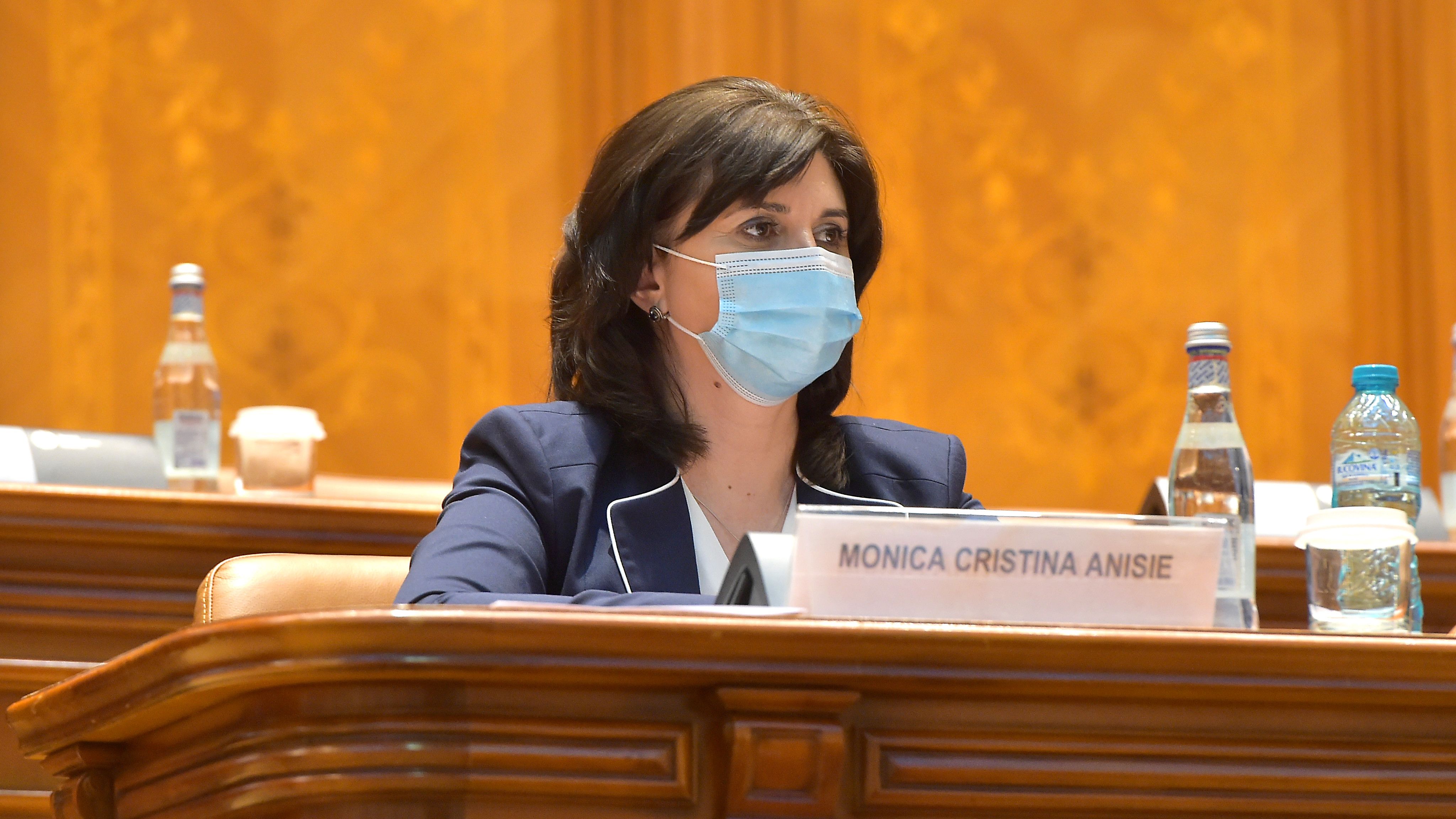 Ministerul Educației a cumpărat măști de protecție de la un fost consilier PSD, judecat pentru corupție