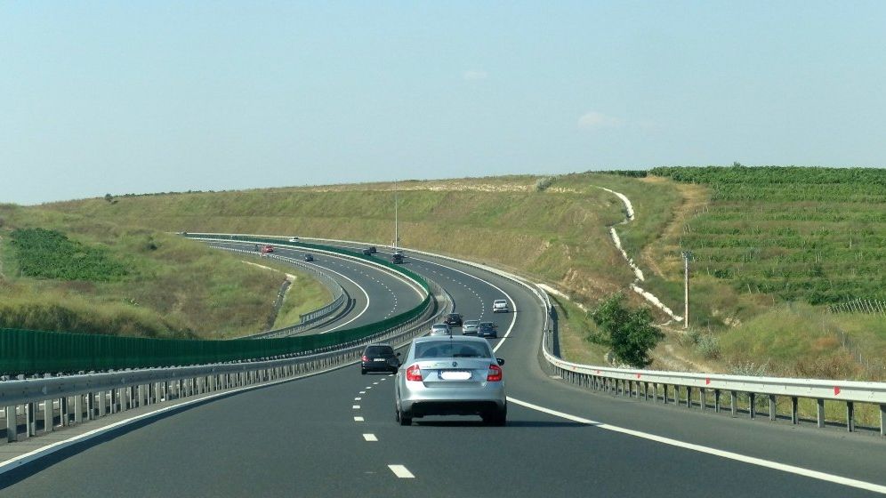 Trei şoferi au fost prinşi circulând pe Autostrada Soarelui cu peste 200 km/h. Le-au fost reținute permisele
