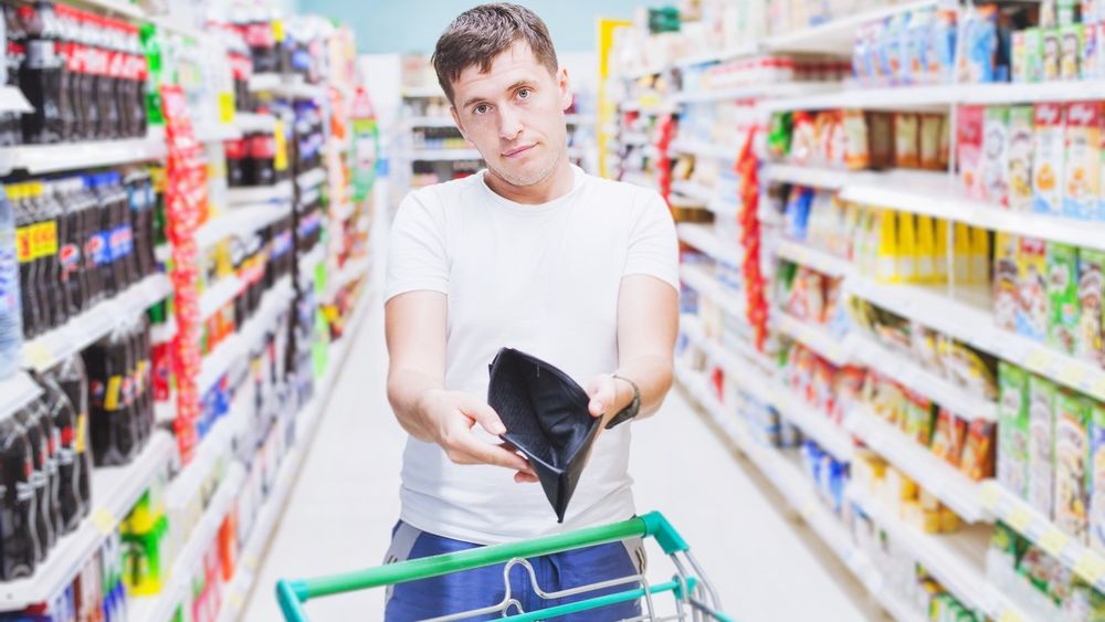 Cât vor dura scumpirile în România. BNR anunță că ne facem Crăciunul cu inflația