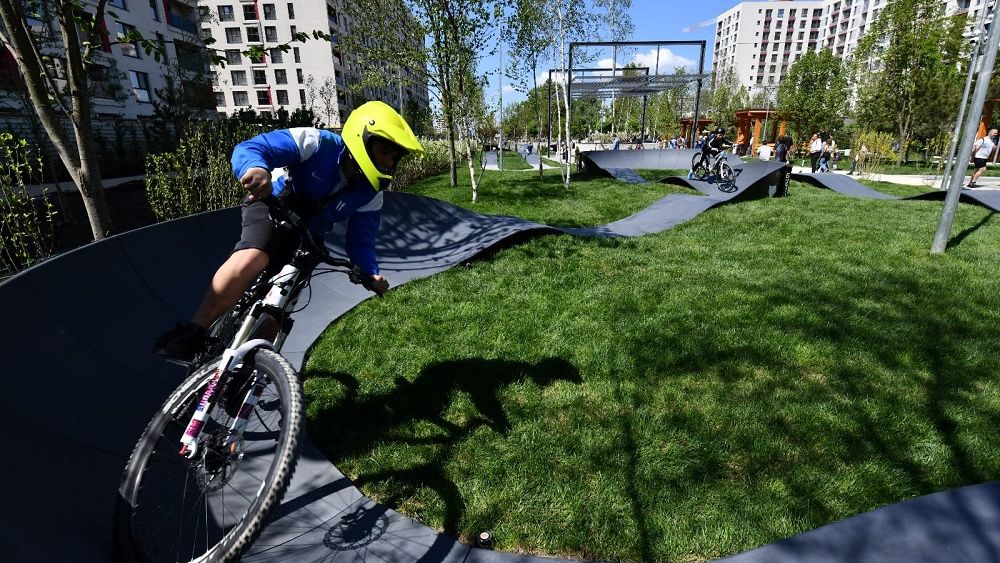 FOTO: Parc de skateboard, hamace și o pădure urbană. Cum arată Parcul Liniei după extindere