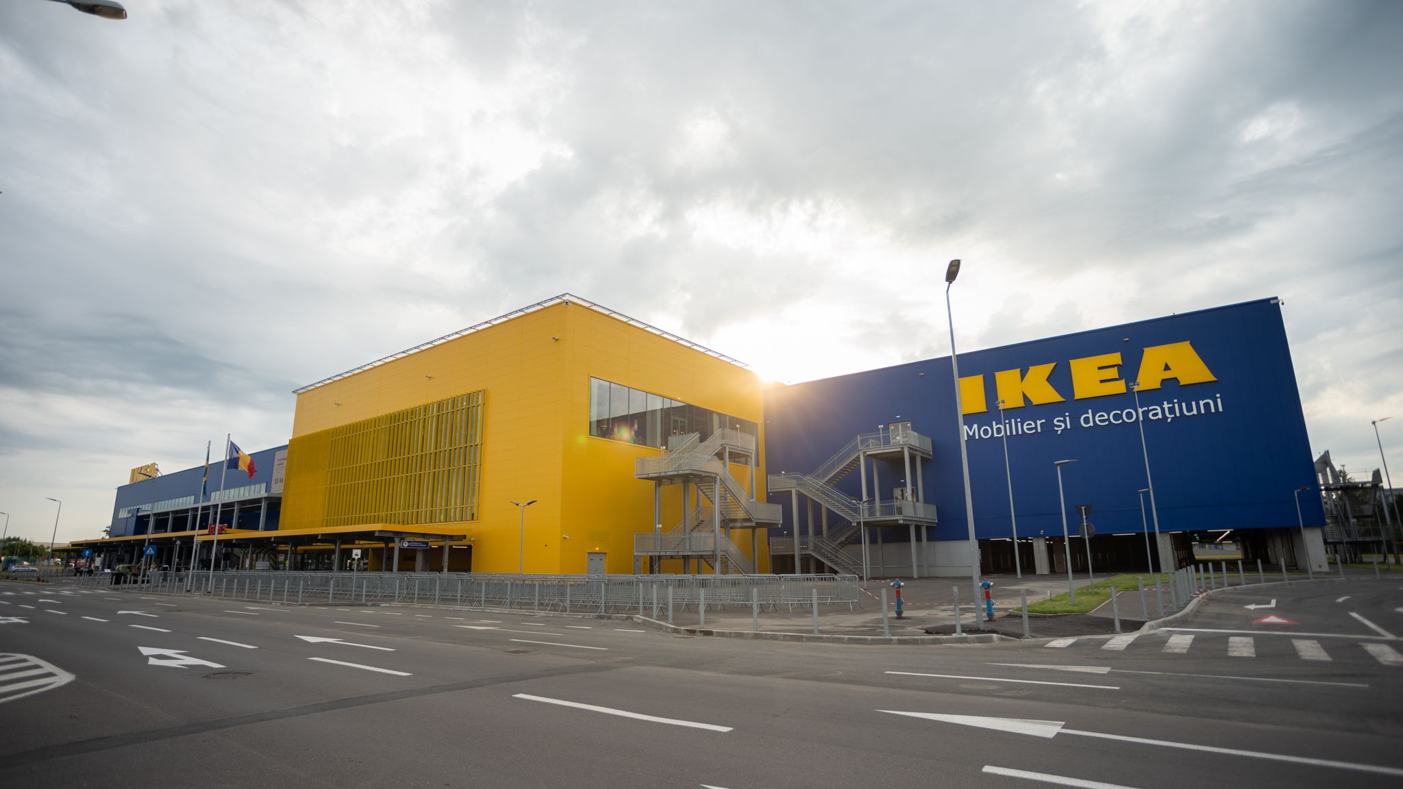 Ikea România introduce luna de tranziție pentru părinți, în care pot lucra jumătate de normă, plătiți integral
