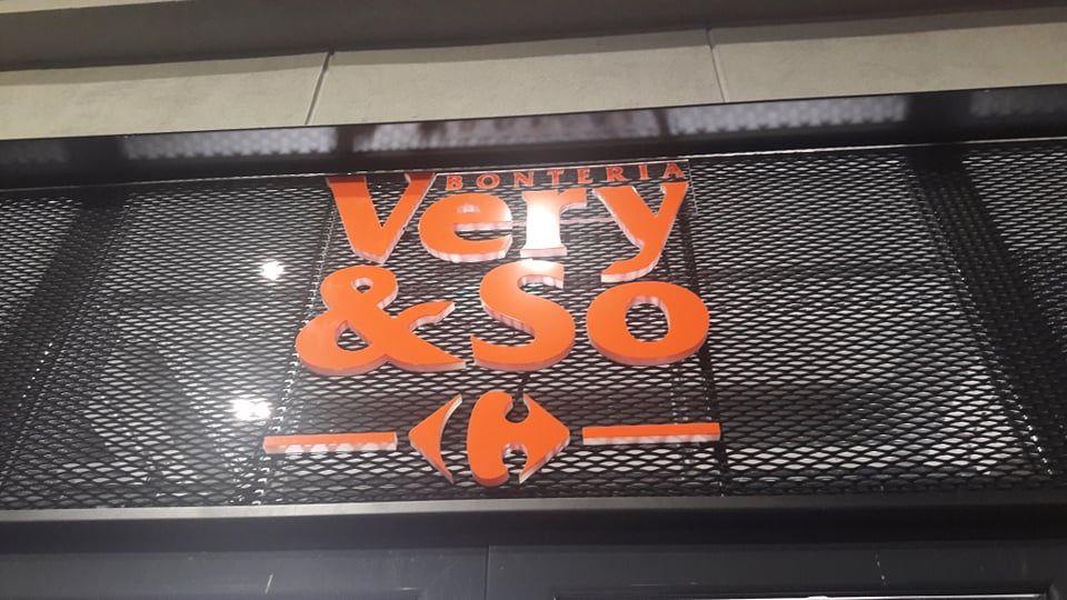 Carrefour lansează un nou concept de magazin în România, Bonteria Very&So, cu produse de drogherie