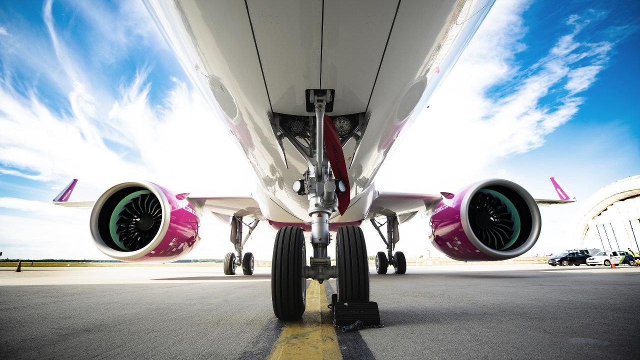 Wizz Air actualizează aplicaţia de mobil cu noua funcţie pentru alerte de preţ