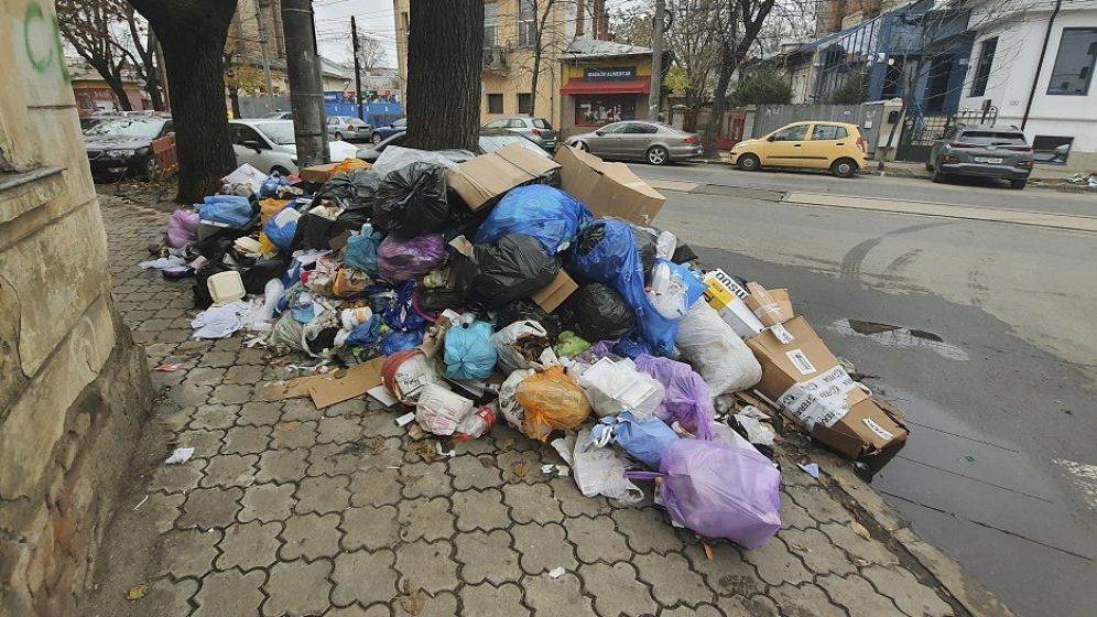 Prefectul Capitalei vrea „amenzi exemplare” pentru cei care aruncă gunoaie pe jos