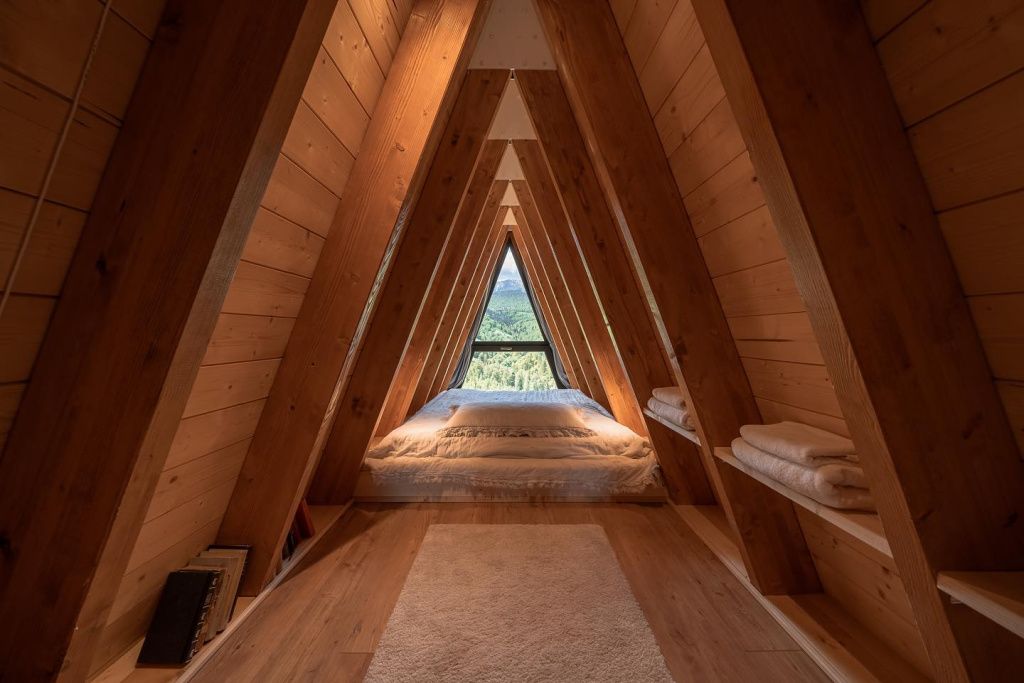 GALERIE FOTO: 5 cabane A-Frame din România unde te poți caza. Sunt la mare căutare printre cei ca - Imagine 18