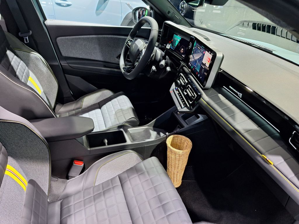 GALERIE FOTO | Noul Renault 4 E-Tech Electric a fost lansat la Paris. Cum arată, cât costă și ce - Imagine 15