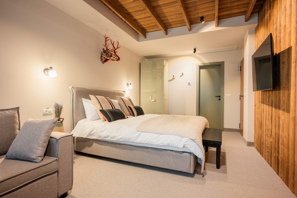 GALERIE FOTO | A fost inaugurat un nou proiect turistic de lux în inima Bucegilor - Imagine 15