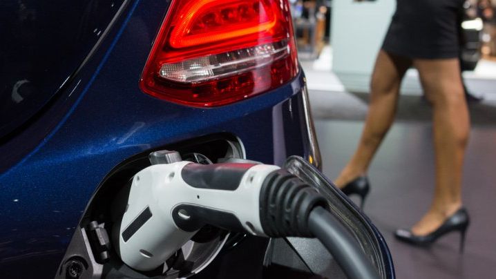 Bosch: Două treimi dintre europenii chestionați nu vor să trăiască fără autovehicule