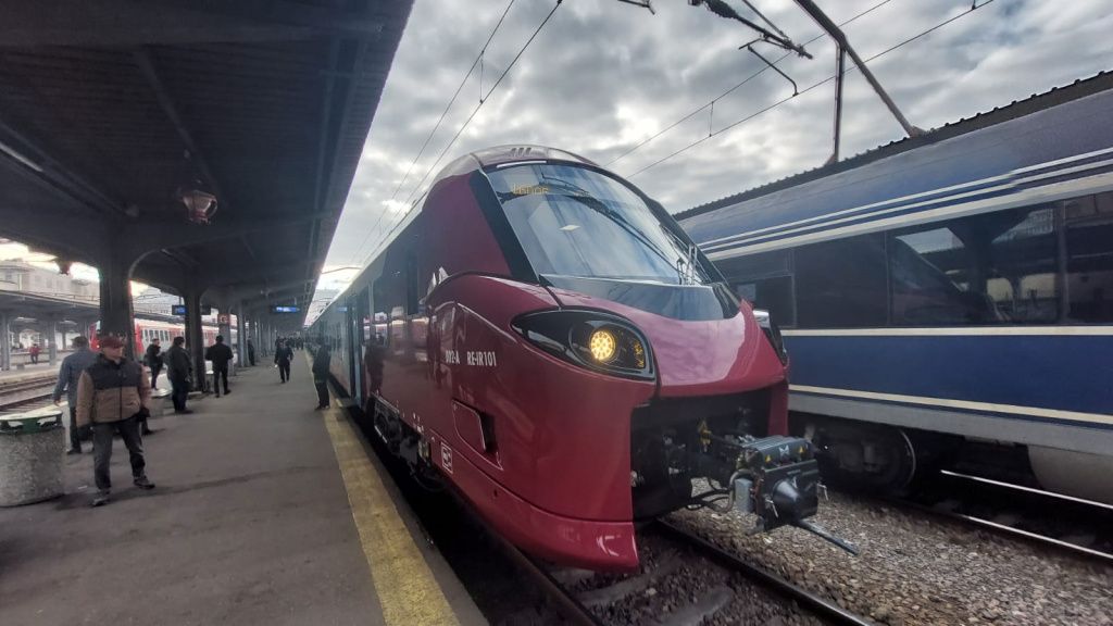 GALERIE FOTO | Primul tren electric cumpărat de România în 40 de ani, gata de prima călătorie - Imagine 12