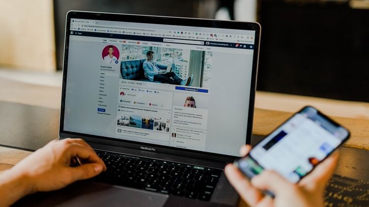 O firma de recunoastere faciala a strans miliarde de fotografii de pe Facebook si alte site-uri
