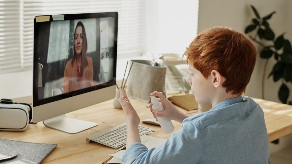 Ministerul Educației: Peste 4000 de școli țin cursurile exclusiv online