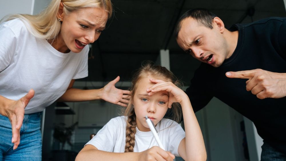 Comparația, „boala” părinților. De ce nu își au locul replicile de tipul „el a putut, tu de ce să nu poţi”? Sfaturi pentru părinți, înainte de examenele copiilor